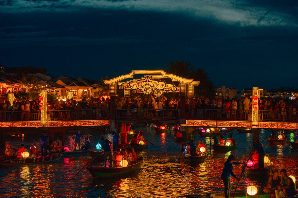 호이안 내원교 랜턴 야경,Hoi An Japanese Bridge lanterns night