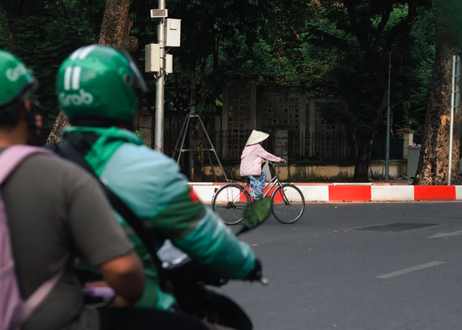 베트남 그랩 택시 대기 모습,vietnam grab taxi waiting street